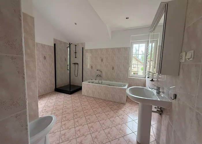 Lotta Autobus Na Targi Mtp, Darmowy Parking, Samodzielny Meldunek *