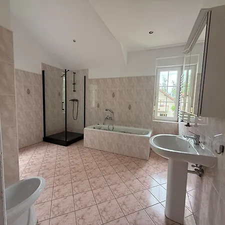 Lotta Autobus Na Targi Mtp, Darmowy Parking, Samodzielny Meldunek *