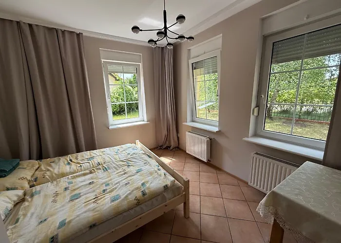 Lotta Autobus Na Targi Mtp, Darmowy Parking, Samodzielny Meldunek بوزنان